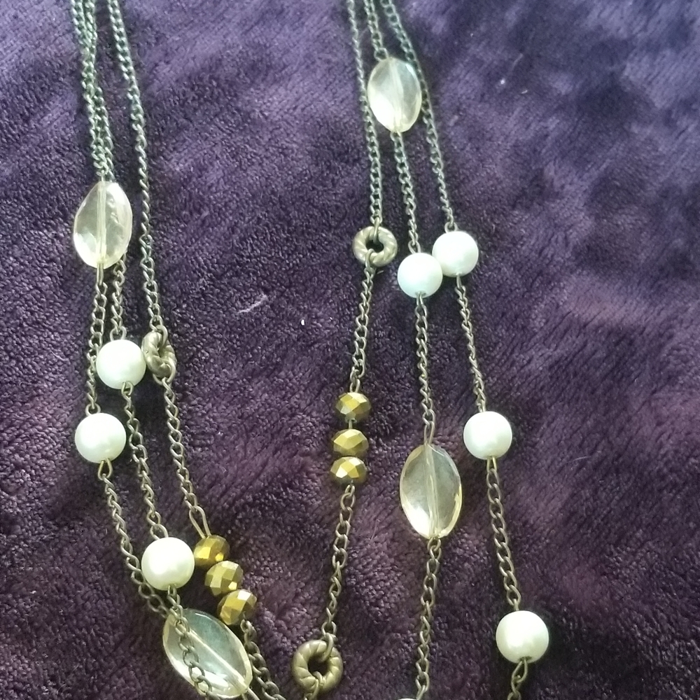 GLASS BEADS AND FAKE PEARLS BUT NICE LITTLE NECKLA